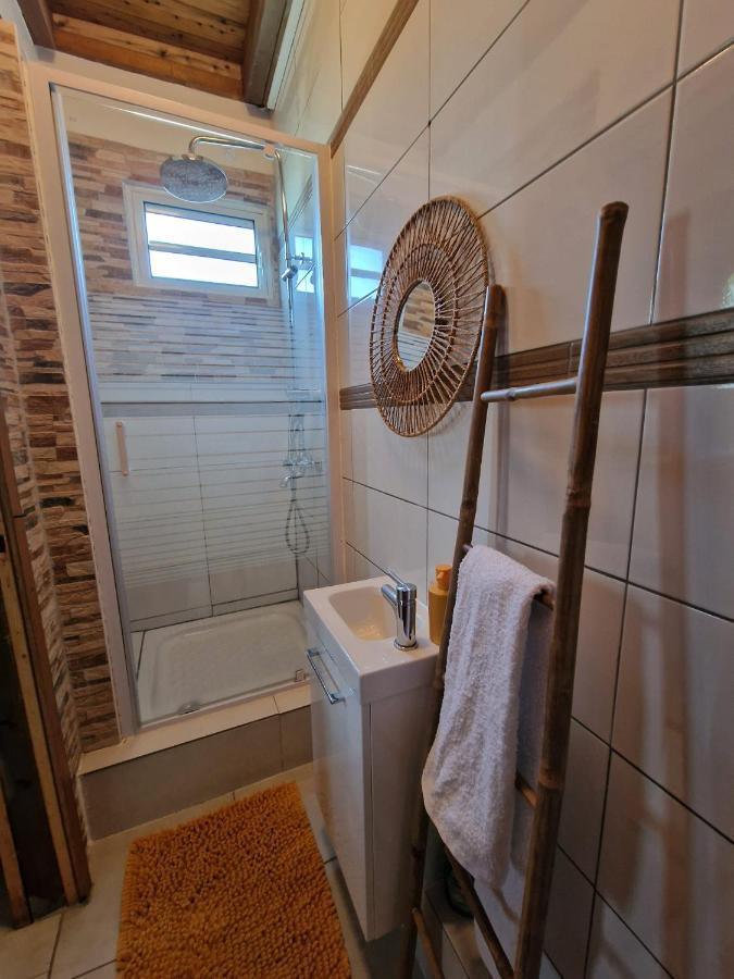 Le Cosy Bungalow De Lili / 5Min De L'Aeroport Лес Абимес Екстериор снимка